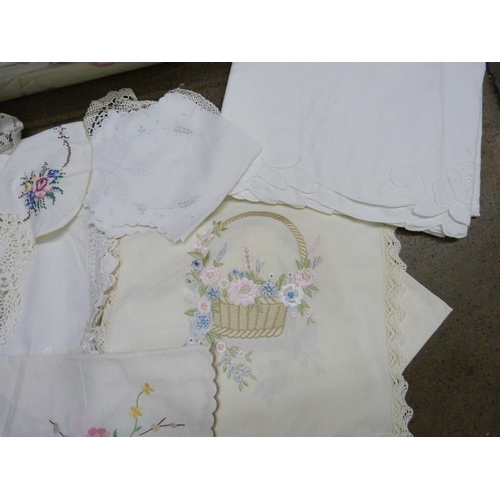 1256 - A box of linen including embroidered tablecloths and mats **PLEASE NOTE THIS LOT IS NOT ELIGIBLE FOR... 