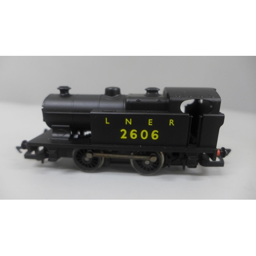 620 - Two 00 gauge locomotives