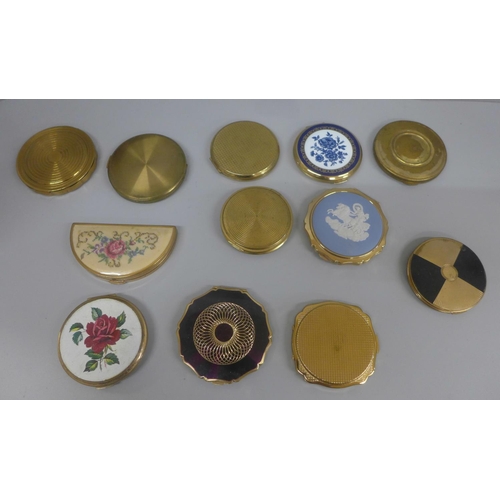 649 - A collection of powder compacts