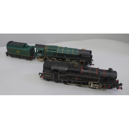 655 - Two 00 gauge locomotives, Tri-ang Green 92220 Evening Star and Hornby BR Black 80033