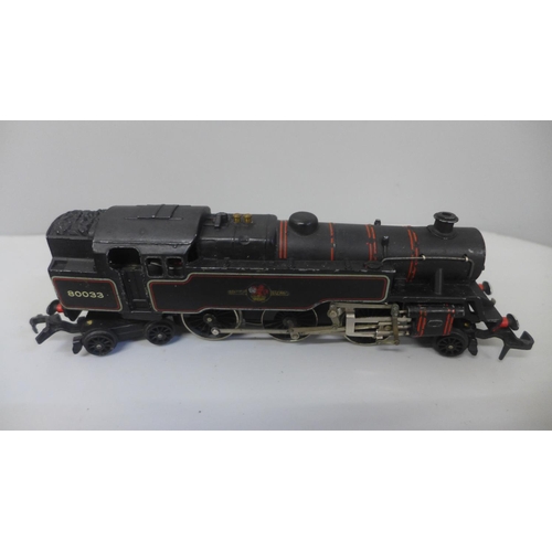 655 - Two 00 gauge locomotives, Tri-ang Green 92220 Evening Star and Hornby BR Black 80033