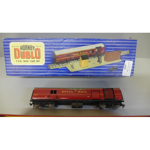 657 - A Hornby Dublo 4620 Breakdown Crane, boxed and a Hornby Dublo TPO Mail Van Set, boxed