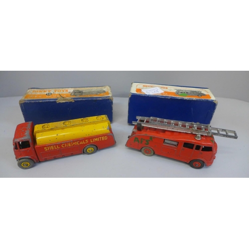 663 - Two Dinky Toys die-cast model vehicles, 591 AEC Tanker and 555 Fire Engine, both boxed