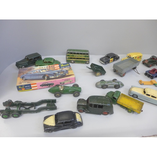 668 - A collection of vintage Dinky Toys die-cast model vehicles, (12), Matchbox Moko Lesney vehicles incl... 