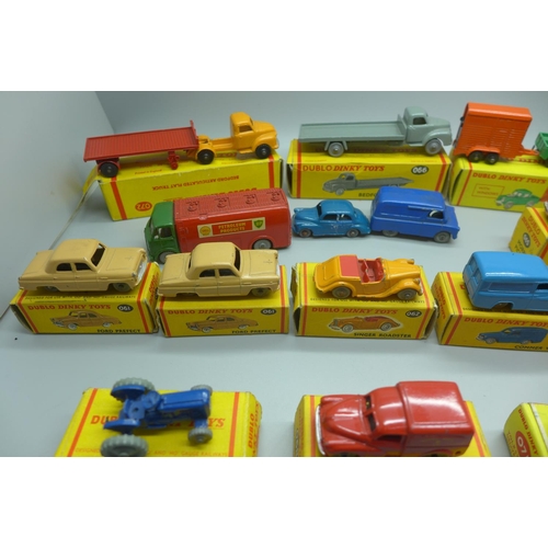 670B - A collection of Dublo Dinky Toys vehicles, 061, 062, 063, 064, 065, 067, 068, 069, 071, 076, 072, 07... 