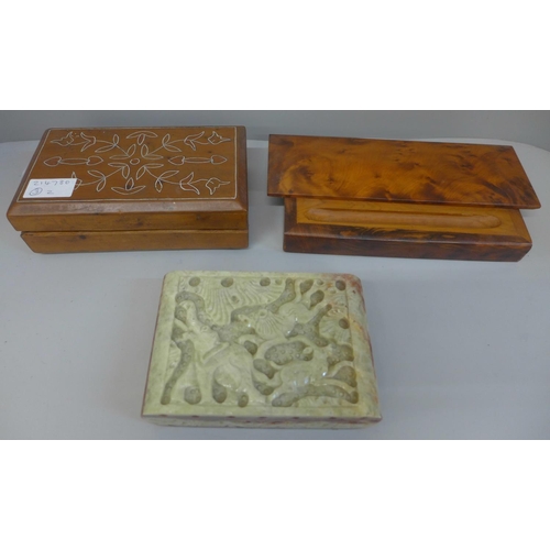 674 - A carved onyx box, a wooden box with metal inlay and a maple pen box/rest