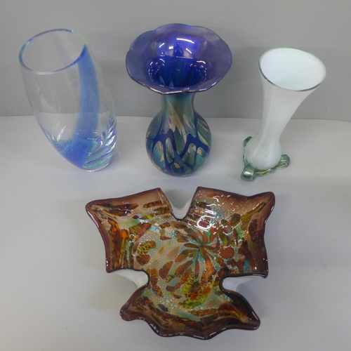 694 - Assorted glassware including an Alum Bay vase