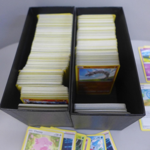 706 - 1000 Pokemon Go cards