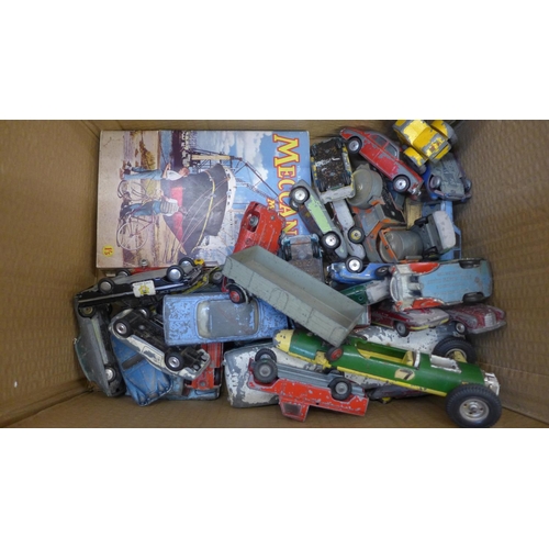 770 - Model vehicles, toy soldiers and Meccano magazines