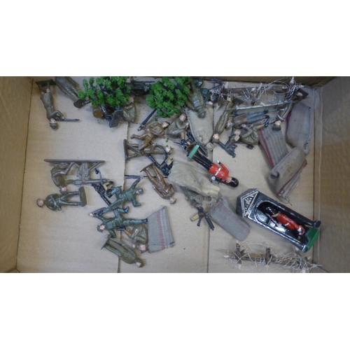 770 - Model vehicles, toy soldiers and Meccano magazines