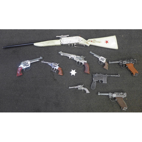 774 - A collection of toy guns including Lone Star Luger and 73 Rifle, Cisco Kid cap gun, etc.