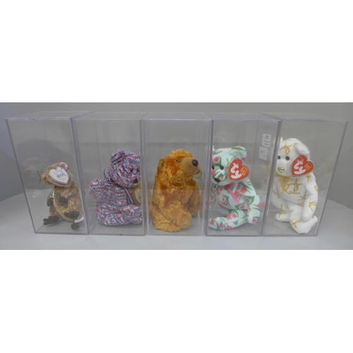 791 - A collection of five Ty Beanie Babies, cased