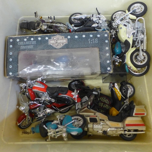 792 - A collection of motorcycle models, including a Harley-Davidson, boxed and stands, some Maisto