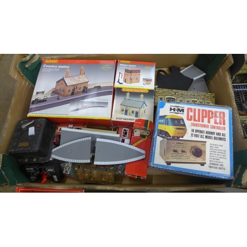 830 - Hornby 00 gauge model rail and accessories, including three locomotives