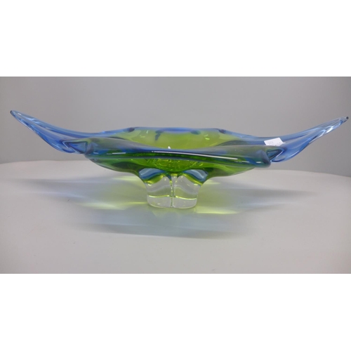 841 - A Murano Studio glass bowl, 44cm x 27cm