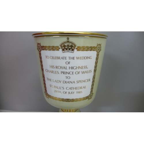 843 - A Spode limited edition chalice, 137/500, commemorating the wedding of Prince Charles and Lady Diana