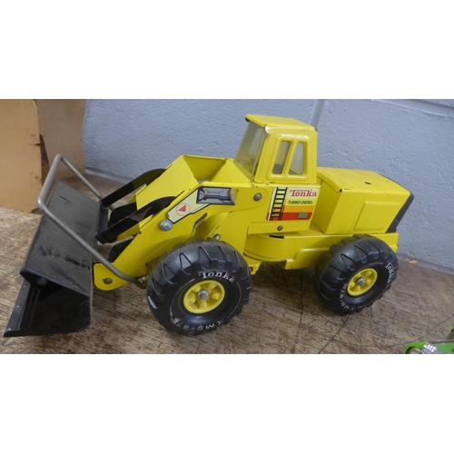 856 - A Tonka Toys digger and Jeep