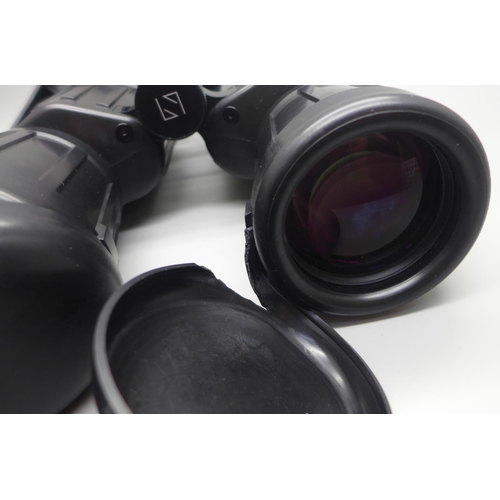 904 - A pair of Zeiss 15x60B marine binoculars, 648775, in a leather Reporter shoulder bag, one front rubb... 