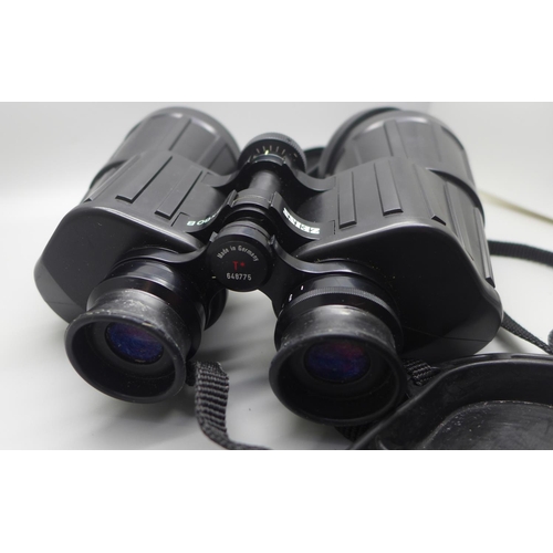 904 - A pair of Zeiss 15x60B marine binoculars, 648775, in a leather Reporter shoulder bag, one front rubb... 