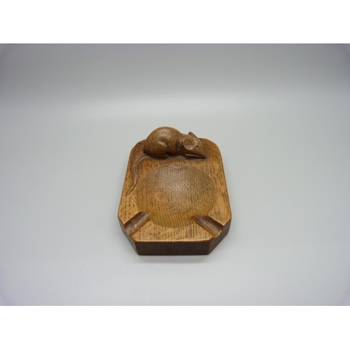 918 - A Mouseman ashtray