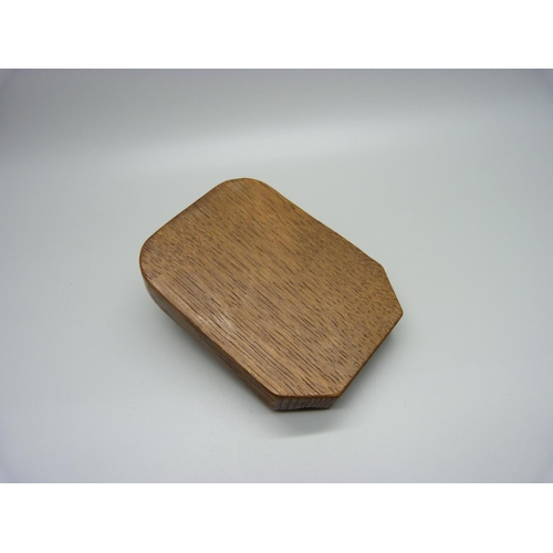 918 - A Mouseman ashtray