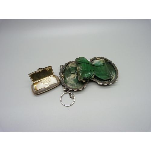 930 - A silver shell purse, Birmingham 1909, a/f, and a silver pill box