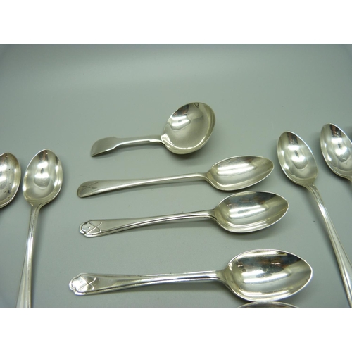 931 - A William IV silver caddy spoon, London 1830, twelve silver golf spoons and a plated caddy spoon, si... 