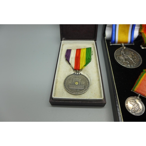 955 - Two WWI General Service Medals to 153688 Gnr S Latcham RA and T3-028398 Cpl J Holford ASC, an Africa... 