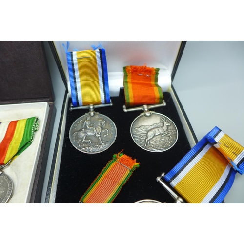 955 - Two WWI General Service Medals to 153688 Gnr S Latcham RA and T3-028398 Cpl J Holford ASC, an Africa... 