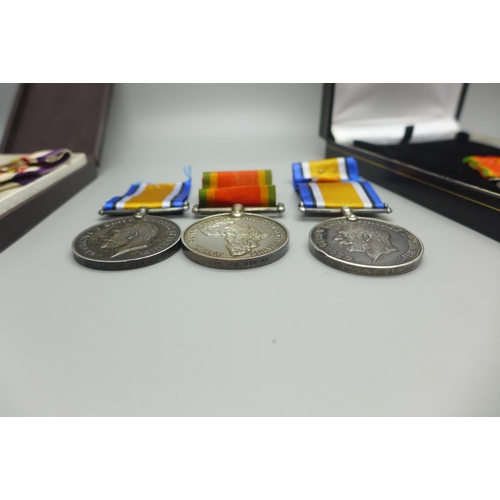 955 - Two WWI General Service Medals to 153688 Gnr S Latcham RA and T3-028398 Cpl J Holford ASC, an Africa... 