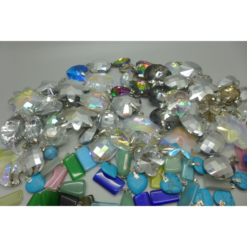 981 - A quantity of gemstone and crystal pendants