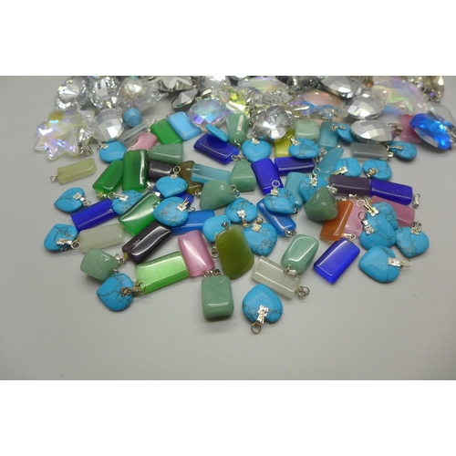 981 - A quantity of gemstone and crystal pendants