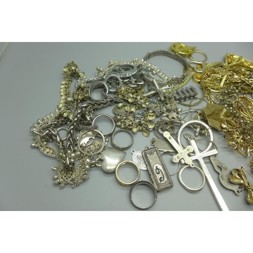 988 - Gold and silver tone jewellery