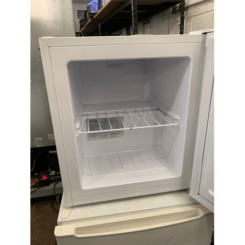 2309 - Table top/counter top fridge