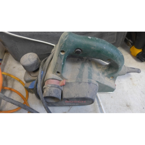 2008 - 4 Work lights and Guild circular saw, Markman finishing sander and Bosell electric plane (last item ... 