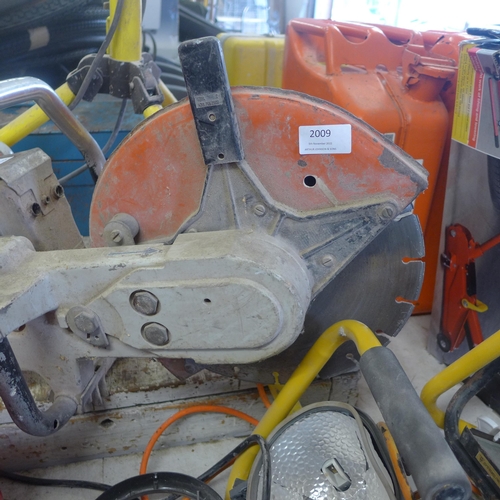 2009 - Stihl petrol-driven stonecutting saw - needs service - W