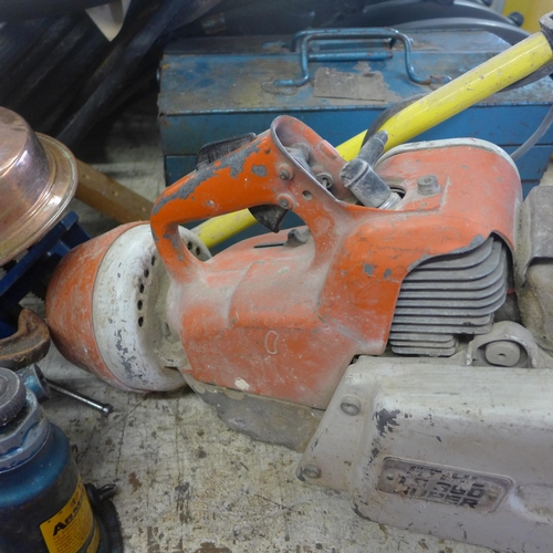 2009 - Stihl petrol-driven stonecutting saw - needs service - W