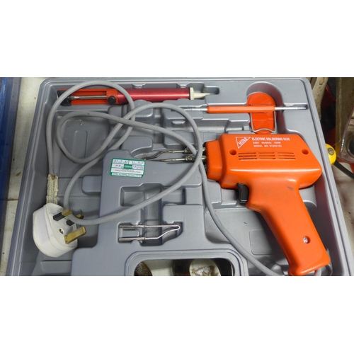 2041 - Bauco BX200 collated nail gun - W and Pro Craft soldering kit