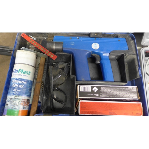 2041 - Bauco BX200 collated nail gun - W and Pro Craft soldering kit