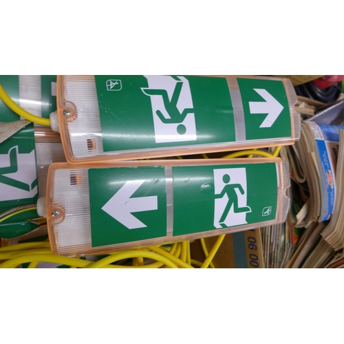 2122 - 7 110v emergency exit site lights with cables