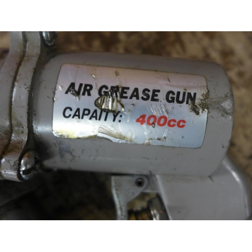 2133 - 400cc Air pump grease gun