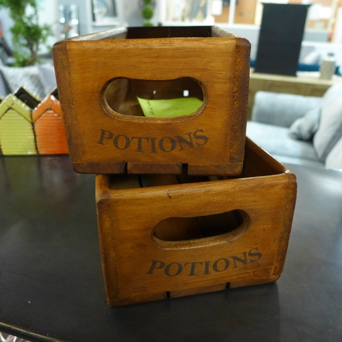 1357 - A set of two Hogwarts small wooden storage boxes (BX026HS220)   #