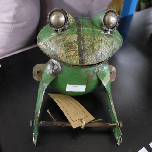 1363 - A recycled iron frog toilet roll holder (M61007)   #