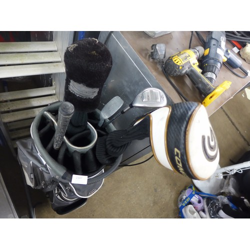 2347 - Callaway golf bag and 5 clubs