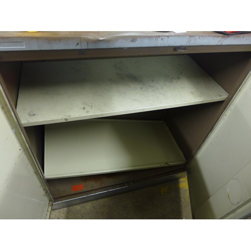 2348 - 4ft x 3ft 6 x 1ft Metal workshop cabinet with shelves