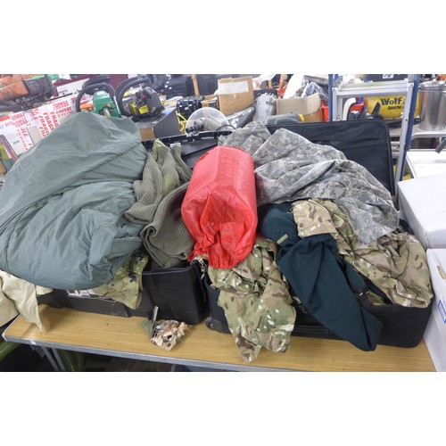 2359 - Approx 40 items of military and camouflage clothing