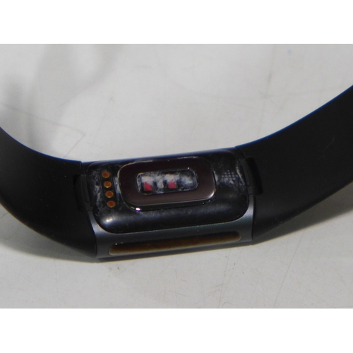 3076 - Fitbit Charge 5  Black Activity Band Ref 273440         (266-205)  * This lot is subject to vat