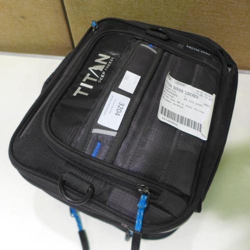 3204 - Kitchen Aid Mitt Set and Titan Expand Lunchbox  (266-283, 287)  * This lot is subject to vat