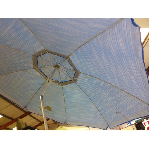 3299 - Tb 8Ft Beach Umbrella     (266-47)  * This lot is subject to vat