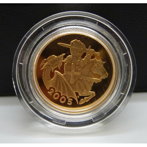 129 - A 2005 gold proof full sovereign, Royal Mint